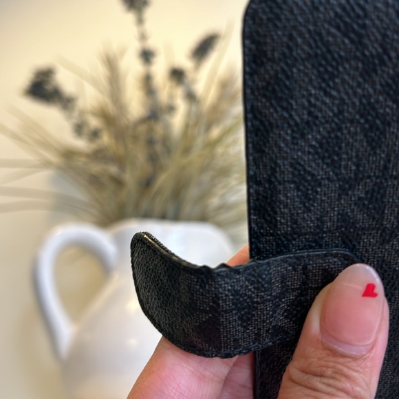 Michael kors monogram charcoal passport holder - Picture 14 of 14